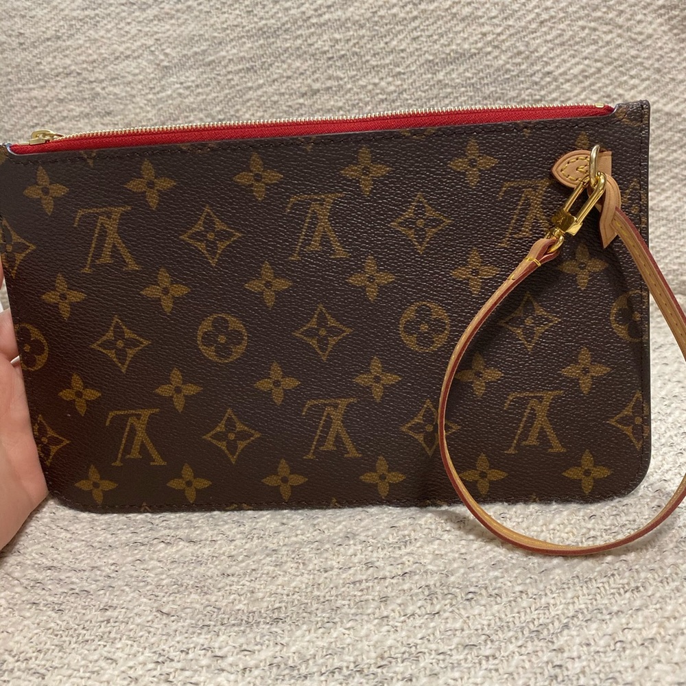 Louis Vuitton Monogram Neverfull Pochette - Picture 2 of 7